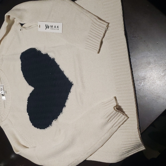 🤍🖤New boutique 🖤 heart sweater - Picture 5 of 10